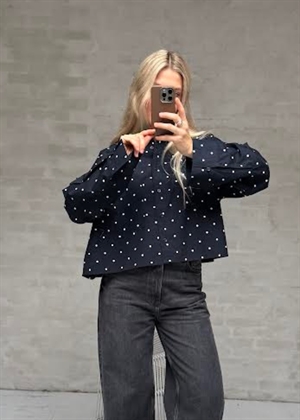Anette skjorte Simple Dot Navy Boii Studios 